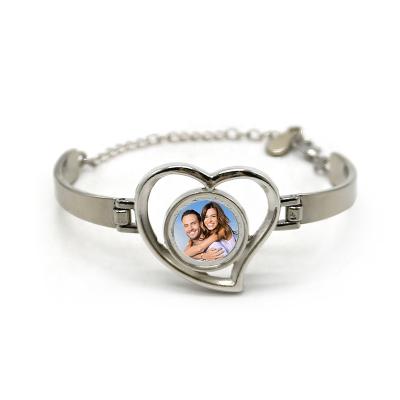 China Romantic Customized Design Sublimation Blank Heart Hand Charm Chain Bracelets For Valentine's Day Gifts for sale