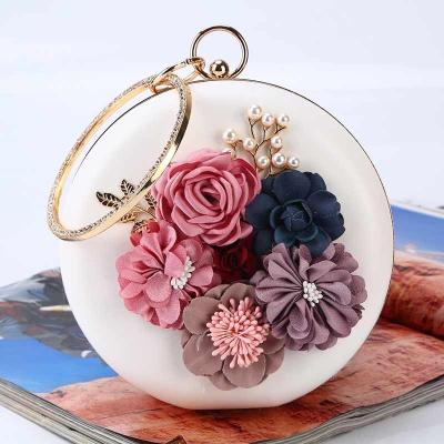 China Wedding Sweet Pearl Ring Set Diamond Handbag Lady Round Handbag Fashion Flower Dinner Bag 2022 for sale