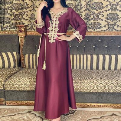 China Yibaoli Middle East long sleeve abaya dress with embroidery lace caftan caftans Dubai Moroccan women kaftan dresses with belt for sale