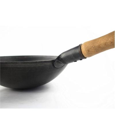 China Sustainable Culinary Comforts Cookware Single Wooden Handle Chinese BLACK Iron Wok for sale