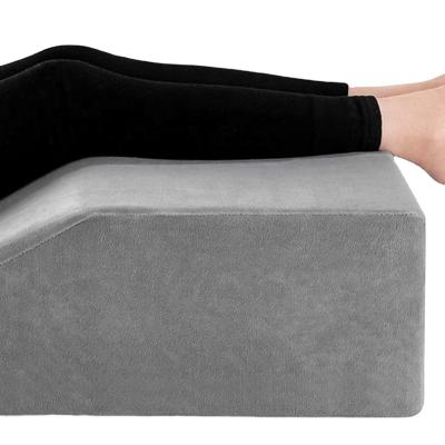 China Comfortable Anti-Static Leg Pillow Knee Pillow Post Surgery Elevating Leg Rest Pillow With Memory Foam 100% Polyester for sale