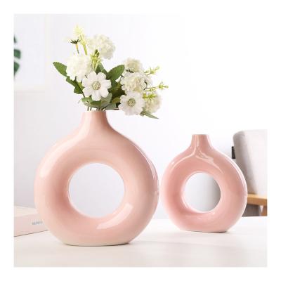 China Modern luxury minimalist fashion flower vase decor black vases decor flower for sale