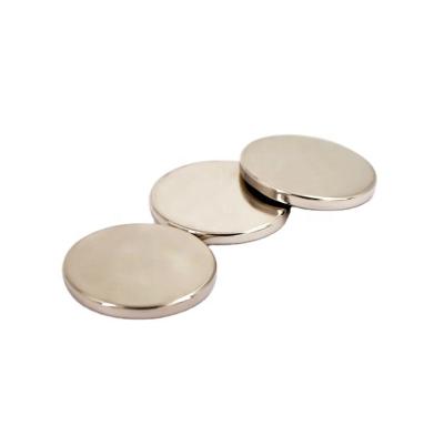 China Industrial Magnet N52 Strong Small Magnetic Rare Earth Round Magnet Disc Cylindrical Neodymium Magnets for sale