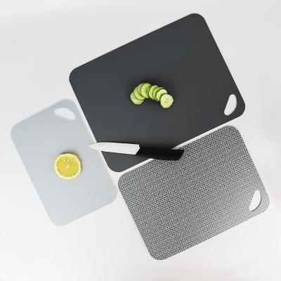 China Sustainable Customized Multifunctional Thick Plastic Cutting Board for sale