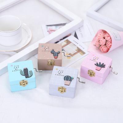 China Creative Mini Music Box Student Gift Creative Happy Cactus OEM Boutique Wooden Hand Crank Operated Music Box for sale