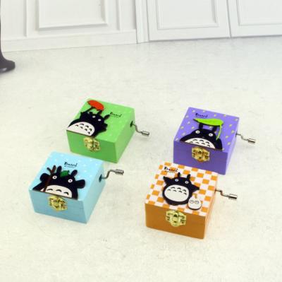 China OEM Christmas Gift Japanese Anime Totoro Operated Colorful Wooden Hand Crank Music Box for sale