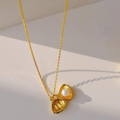 China FASHIONABLE Women Jewelry Vintage Real Gold Plated Shell Pendant Necklace Open Shell Pearl Pendant Necklace for sale