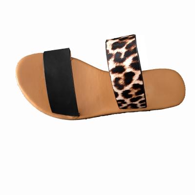 China CUSHIONING spot plus size women's leopard print spring slippers and flat new summer sandals women's shoes for sale