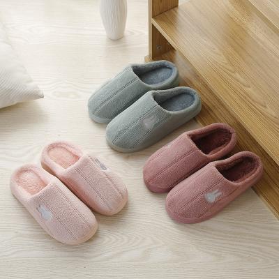 China CUSHIONING Women's Slip On Fuzzy Slippers Winter Slippers Plush Indoor Outdoor Warm Bedroom Shoes Memory Foam House for sale