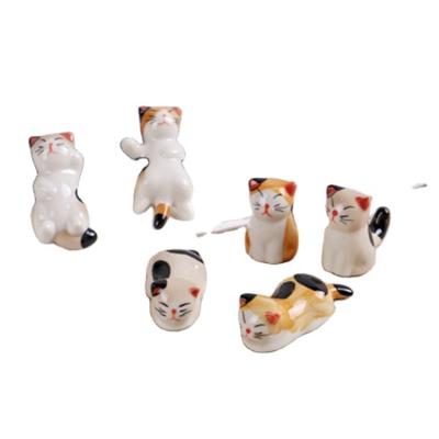 China Japanese Style Eco-friendly White Ceramic Kitten Chopsticks Holder Painted Ceramic Kitten Ornaments Crafts Sets for sale