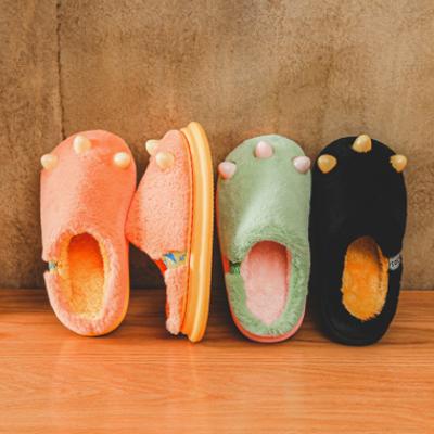 China Fashion Trend Design New Couple Warm Ladies Home Bedroom Fuzzy Slippers Christmas Fur Slippers Cute Winter Plush Slippers For Women Girls for sale