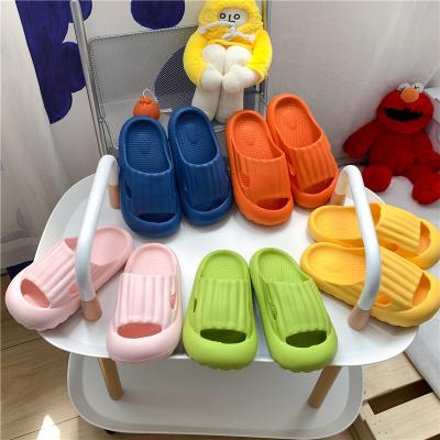 China Light Weight 2021 Summer Children's Slippers Boys Girls Slippers Chinelo Yezzy Soft Slippers Summer Kids Slippers For Girls for sale