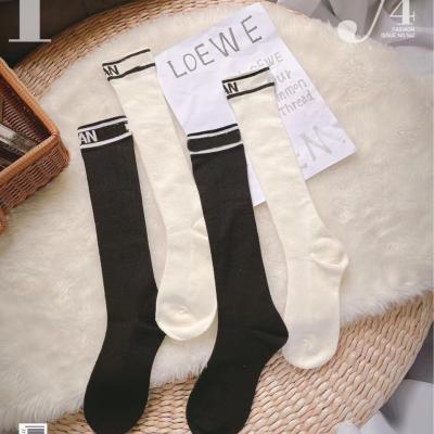 China Wholesale Antibacterial Women's Cotton D Letters Skateboard Fashionable Socks Letter Custom Women Designer Socks Famous Brands for sale