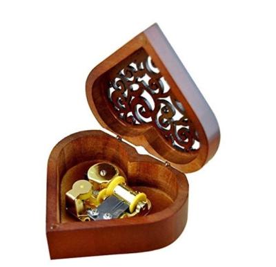 China Vintage Wooden Heart Shaped Wood Carved Mechanism Musical Box Wind Up Gift For Christmas/Birthday/Valentine's Day Music Box, for sale