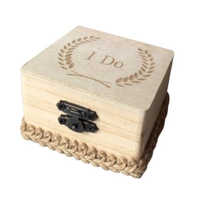 China Vintage Wooden American Popular Portable Lightweight Wedding Decoration Ring Box for sale