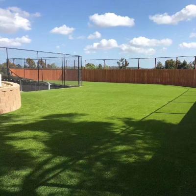 中国 40mm High Standard Artificial Grass Turf Natural Color Duranle Landscaping Synthetic Turf 販売のため