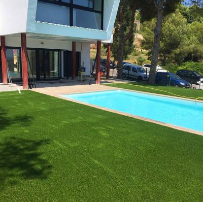 China 3 Tones Green Color Artificial Turf Grass Landscaping PE Synthetic Turf zu verkaufen