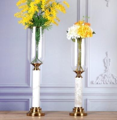 China Tall gold flower vases pot with marble stand table artificial flower for home wedding centrepiece decoration en venta