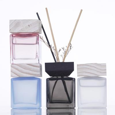 China Gift & Home Craft Square Empty Clear Luxury Reed Diffuser Bottle With Wooden Caps 150ml Diffuser Bottle for sale