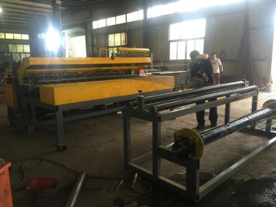 Chine Machine de soudage de treillis métalliques à haute précision de ligne d'alimentation automatique à vendre