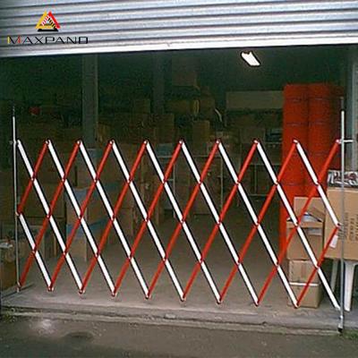 China MAXPAND OEM Expandable Removable Barrier Easily Assembled Portable Yard Barrier for sale