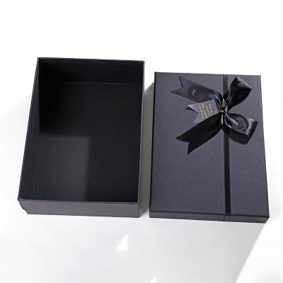 China Recyclable Custom Paper Luxury Foldable Packaging Gift Box With Ribbon for sale