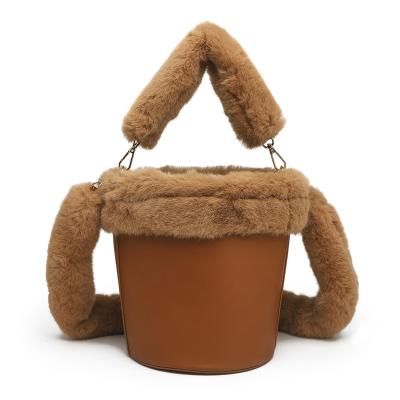 China Low MOQ Fashion Custom Bucket Bags Fur Women's Bucket Bags Fur Strap for sale