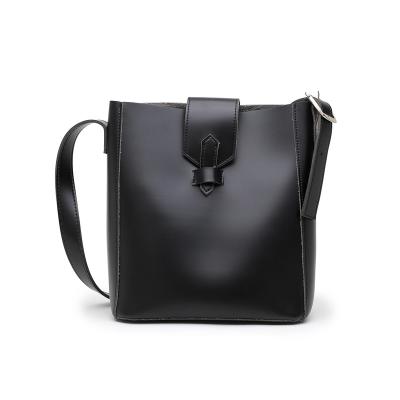 China Fashion PU Bucket Bag Durable Leather Cross - Body Shoulder Handbag With Interior Bag Pocket for sale