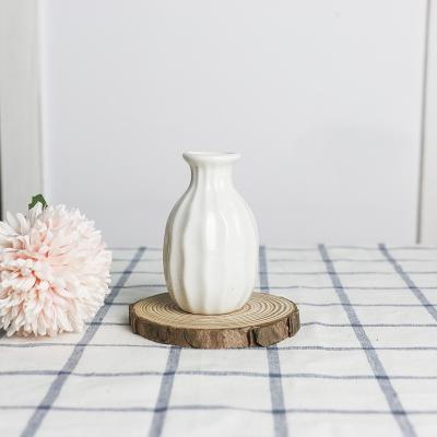 China New hot creative ceramic vase ceramic vases classic/postmodern decoration home or office ceramic crafts on the desk for sale