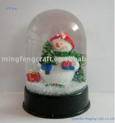 China Europe Plastic Snowman Small Size Water Snow Globe for sale