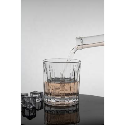 China Wineware Hand Blown Thick Custom Whiskey Spinning Glass Logo Safe Custom Free Whiskey /lead Food Grade Color Glass for sale