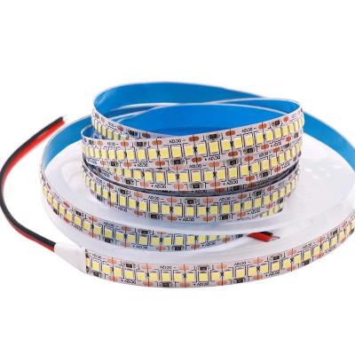 China Warme Witte Stabiele SMD 2835 LEIDENE Strook, Multifunctionele 2835 LEIDENE Lichte Stroken Te koop