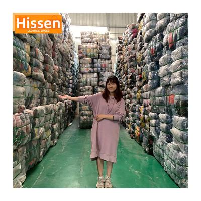 China Fashionable clothing pakistan-used-clothes sweat clothing used clothes t-shirt man bales waste for sale