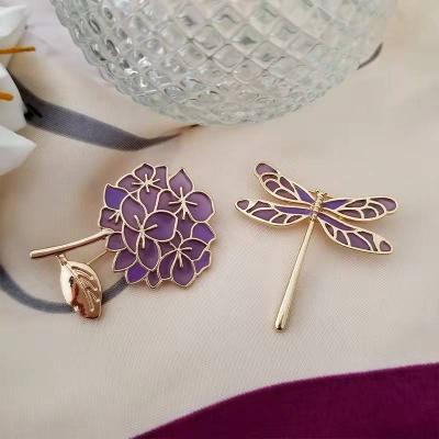 China Beautiful Global Purple Enamel Lapel Pin Flower Dragonfly Safety Brooch Pin Supplier for sale