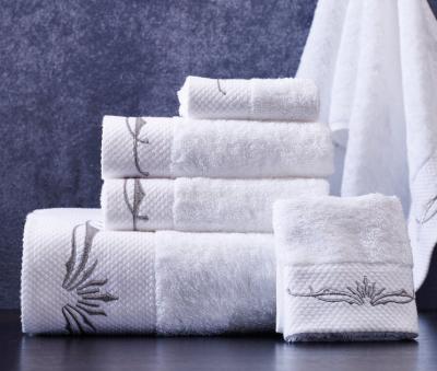 China Hotel Compressed Cotton Luxury 100% Combed Bath Towel for sale