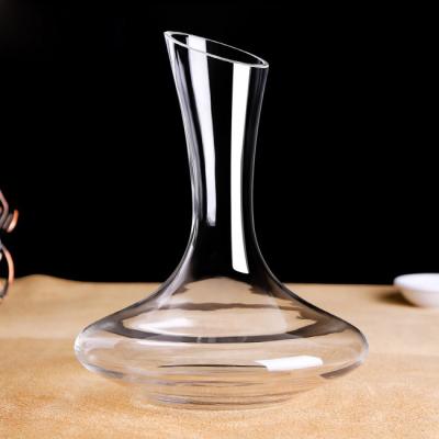 China Sustainable Hand Blown Crystal Wine Decanter Glass Material Lead Free Wine Decanter For Whiskey for sale