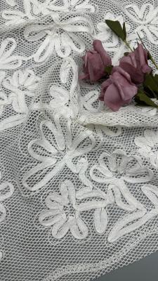 Chine Broderie en maille de coton avec motif floral Tissu durable de haute qualité Tissu de largeur complète Parfait pour les modes printanière et estivale à vendre