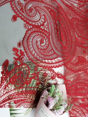 China Rode het Kantstof van Tulle Mesh Bridal Dress Embroidery Paisley Te koop