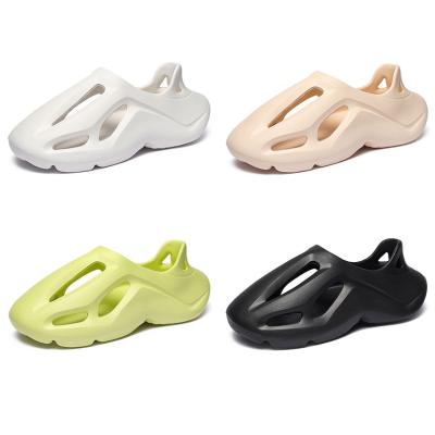 China Massage Clogs For Men And Women Fashion And Leisure Summer Clog Slippers Non Slip For Women for sale