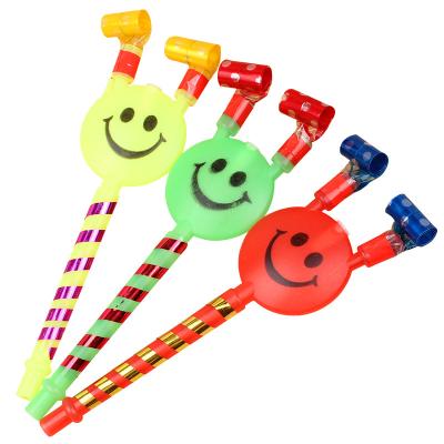 China Plastic Children's Festival Performance Small Size Smiling Face Kicks 19cm Pissing Props for sale