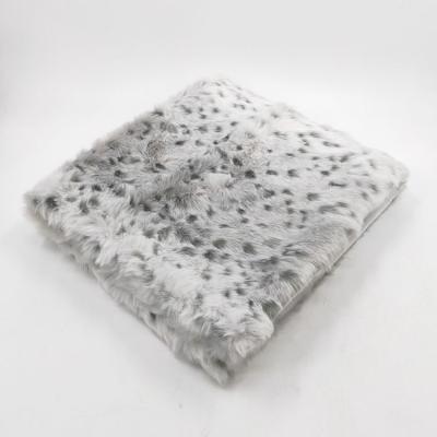 China Decorative Anti-bacteria Snow Faux Leopard Fur Throw Blanket For Sofa for sale