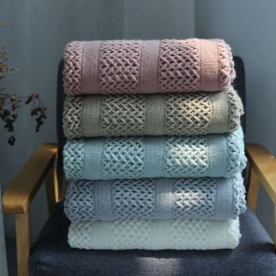 China Good Price Simple High Quality 100% Acrylic Cable Knitted Throw Blanket In China for sale