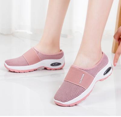 China Fashion Trend Comfort Lightweight Outdoor Walking Thick Unique Sports Shoes Fashion Women White Sneakers Home Sports Shoes for sale