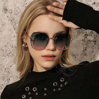 China Fashion Sunglasses Wholesale Fashion Luxury Sun Glasses Uv400 Metal Frame Eyewear Shades Trendy Women Sunglasses for sale