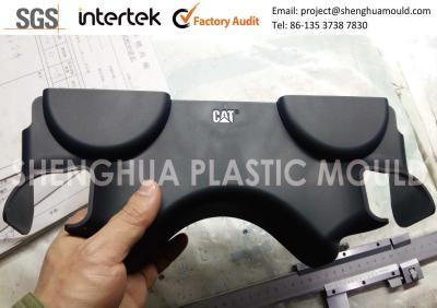 Cina Superficie di plastica di struttura di tecnologia della muffa di precisione della copertura fusa sotto pressione due colpi dello stampaggio ad iniezione in vendita