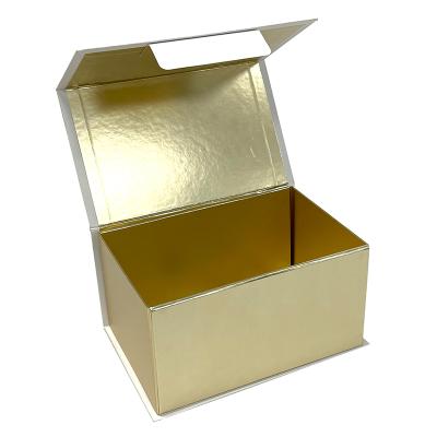 China Recyclable Custom Luxury Closure Gift Box Gold Folding Box Friendly Packaging for sale