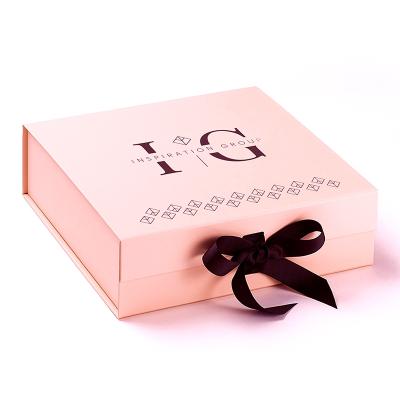 China Recyclable Custom Luxury Friendly Magnetic Gift Box Pink Folding Closure Box Packaging With Ribbon for sale