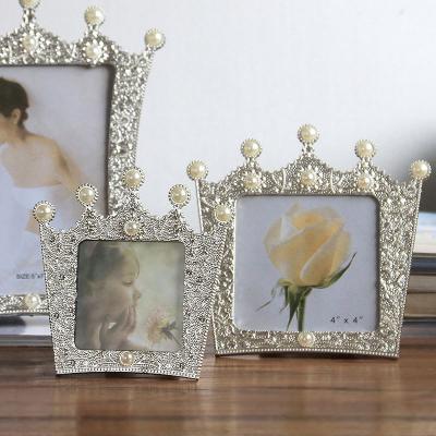 China Popular And Luxury Metal Crown Photo Frame Modern Accessories Table Decorations Home Ornament for sale