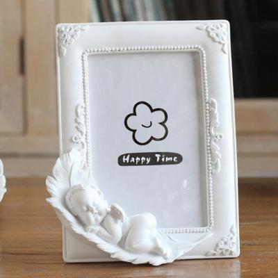 China 2020 Modern Luxury Resin Shape Baby Photo Frame New Arrival Style New Arrival Props Table Home Decorations for sale