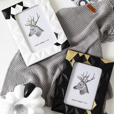 China 2021 New Arrival Style Modern Table Decorations Ceramic Photo Frame Home Accessories for sale